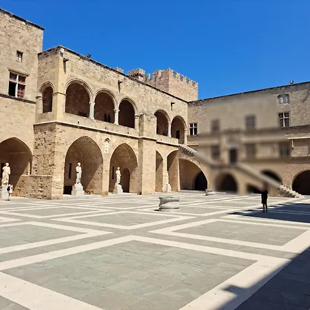 Будинок відпочинку The Retreat In The Heart Of Old Town Rhodes *