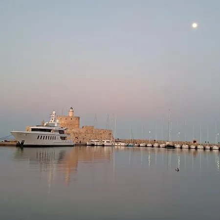 Будинок відпочинку The Retreat In The Heart Of Old Town Rhodes