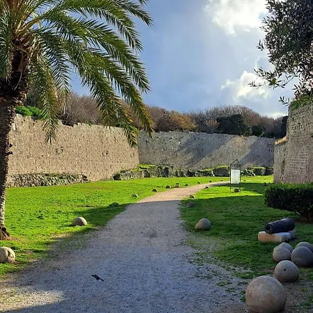 The Retreat In The Heart Of Old Town Rhodes Будинок відпочинку Rhodes City